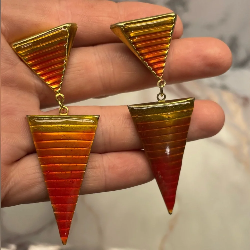 Vintage 80s Triangle Ombré Orange to Red PostBack Earrings